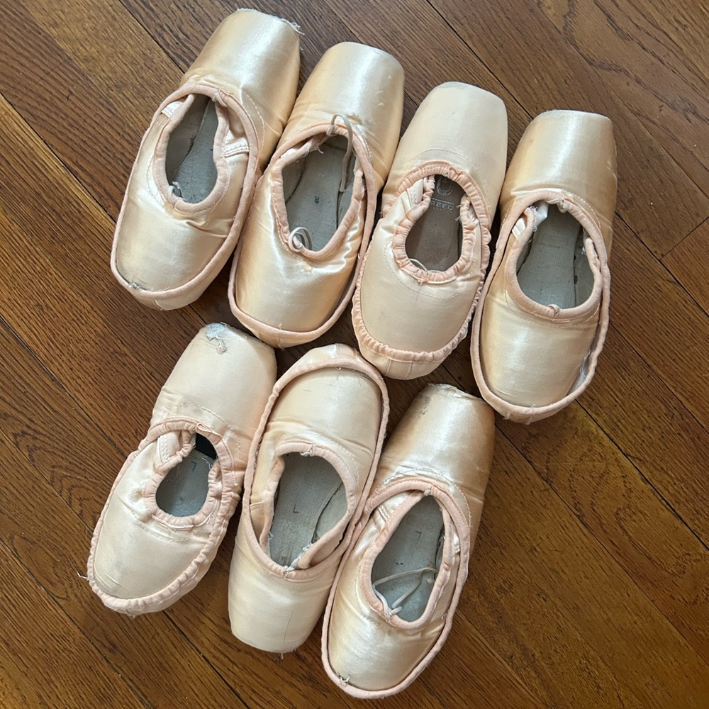 Dead pointe shoes for crafting
